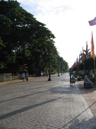 Rizal Park Walkway
